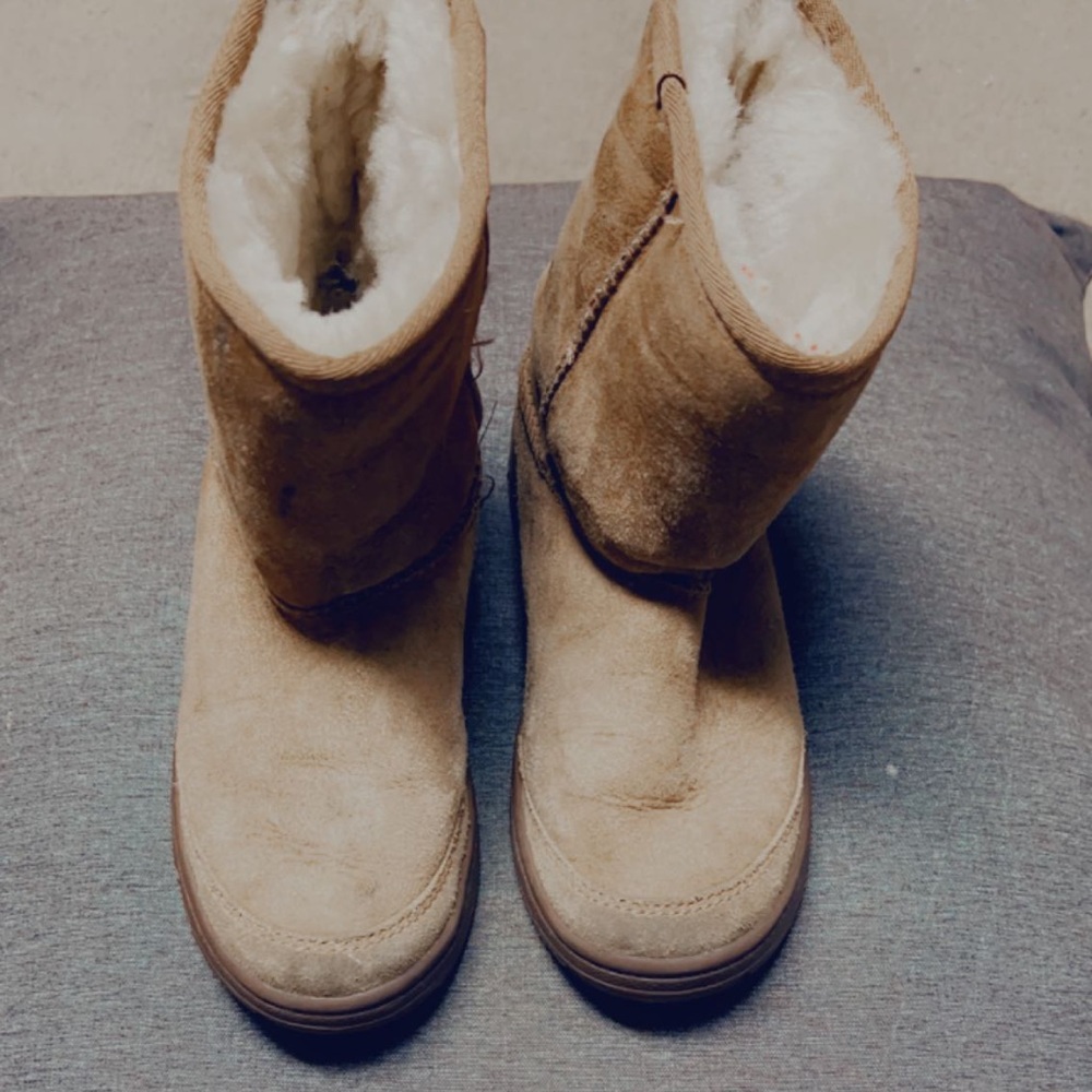 Kid Tan Ugg boots
